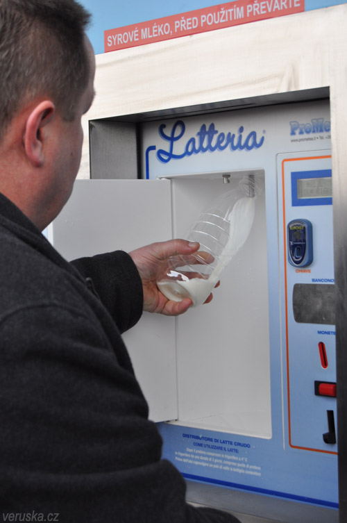 Automat na mléko v brněnské Olympii