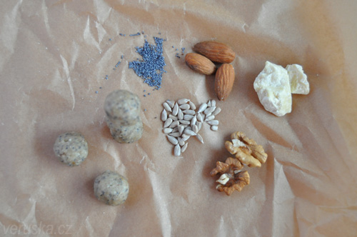 Raw kuličky s ořechy a semeny